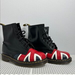 Dr. Martens Union Jack 10950 Boots • Men’s 7 / Women’s 8 • Rare